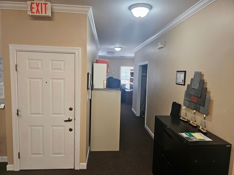 More Photos Of 316 W Millbrook Rd, Raleigh Office For Sale