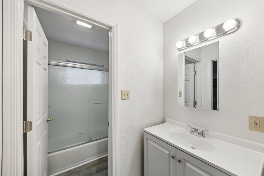 More Photos Of 3893 Pioneer Trail, South Lake Tahoe Apartments For Sale