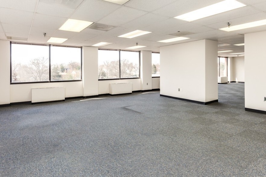 More Photos Of 6910 Richmond Hwy, Alexandria Office For Lease