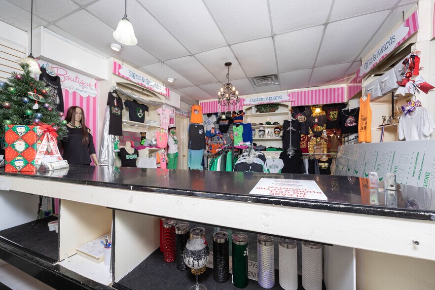 More Photos Of 319 E Howard St, Live Oak Storefront Retail Office For Sale