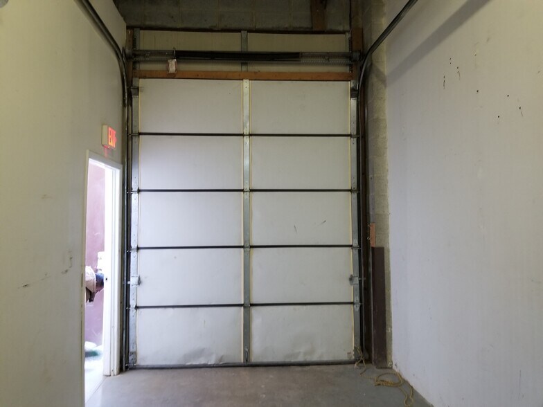 More Photos Of 18775 N Frederick Rd, Gaithersburg Warehouse For Lease