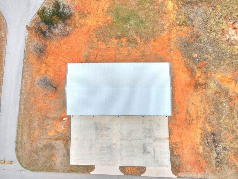 More Photos Of 1736 Red Oak Lane, Guthrie Warehouse For Lease