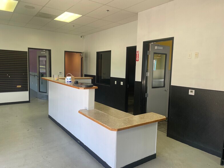 More Photos Of 9300-9310 Corbin Ave, Northridge Warehouse For Lease