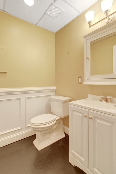 More Photos Of 313 Park Ave, Falls Church Medical For Sale