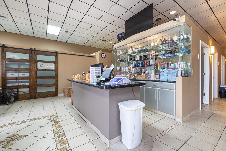 More Photos Of 128 W 8th St, Monroe General Retail For Sale