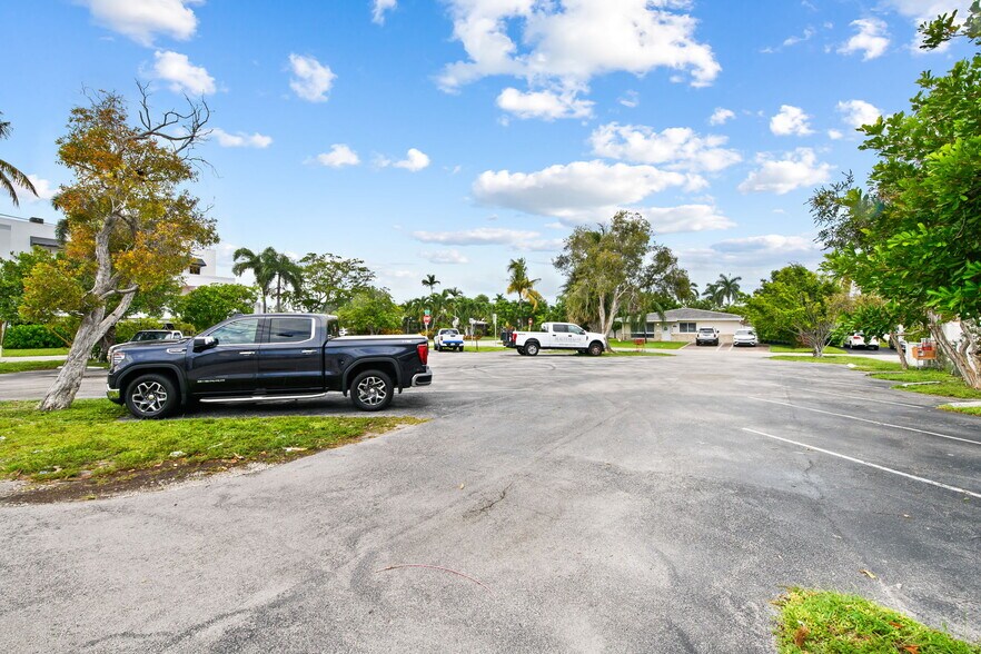More Photos Of 2701-2709 E Oakland Park Blvd, Fort Lauderdale Storefront Retail Office For Lease