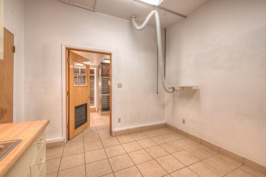 More Photos Of 22540 Us Highway 160, Walsenburg Veterinarian Kennel For Sale
