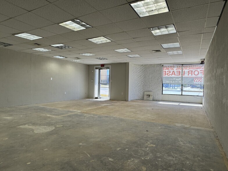 More Photos Of 2111-2113 W Main St, Norman Freestanding For Lease