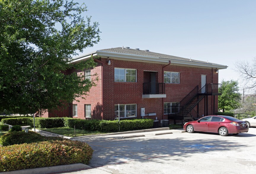 More Photos Of 1415 E Belt Line Rd, Carrollton Office Residential For Sale