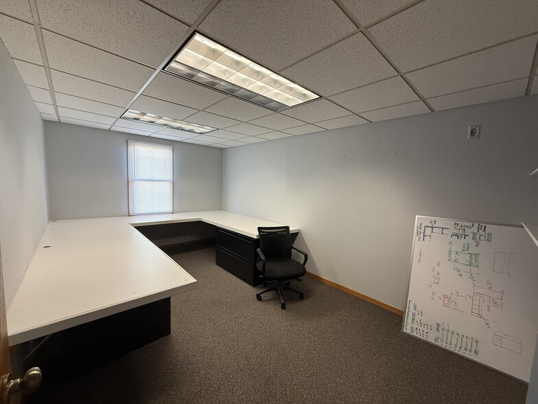 More Photos Of 6135 N American Ln, De Forest Warehouse For Lease
