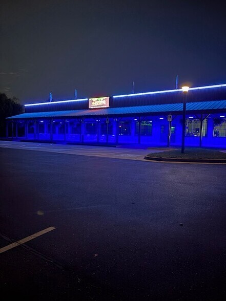 More Photos Of 5581 S 9th St, Kalamazoo Restaurant For Sale