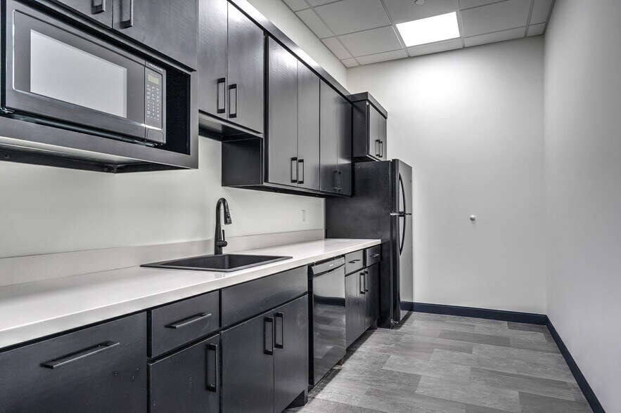 More Photos Of 6305 E 120th Ct, Tulsa Coworking Space