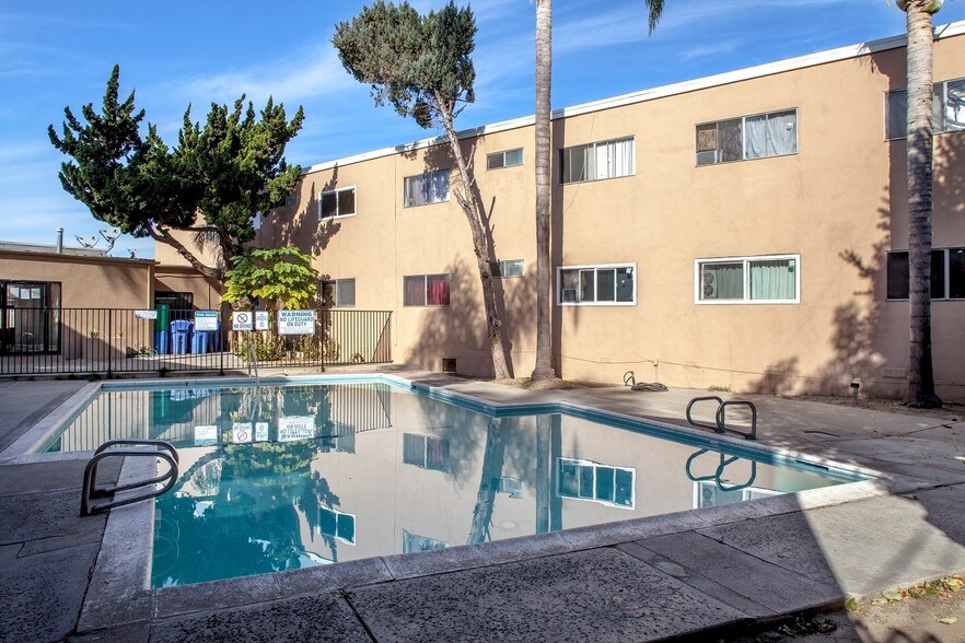 More Photos Of 14420-14432 Valerio St, Van Nuys Apartments For Sale