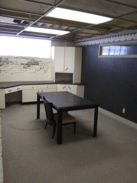 More Photos Of 228 E Washington St, Shelbyville Warehouse For Sale