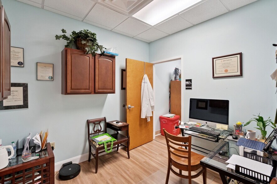 More Photos Of 7560 Red Bug Lake Rd, Oviedo Medical For Sale