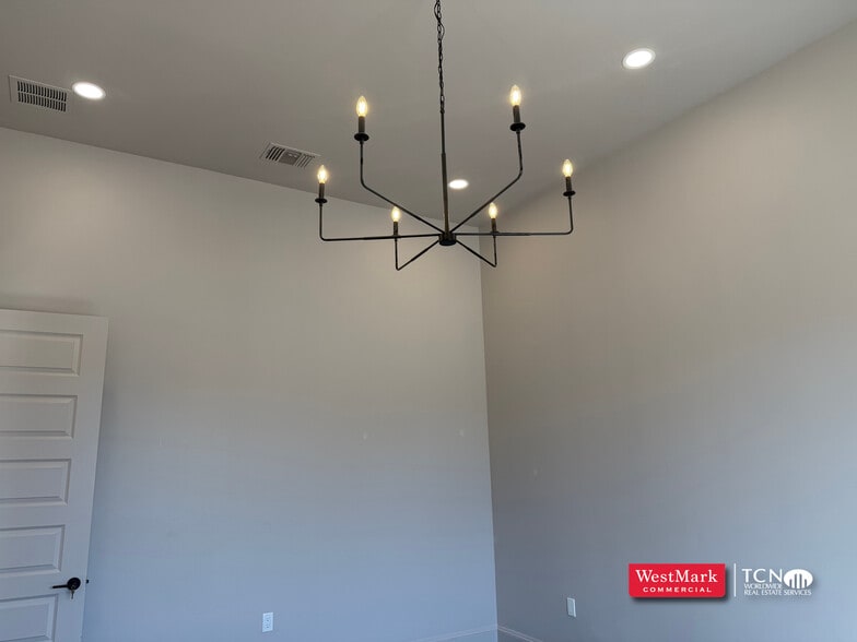 More Photos Of 6933 82nd Street, Lubbock Office For Lease