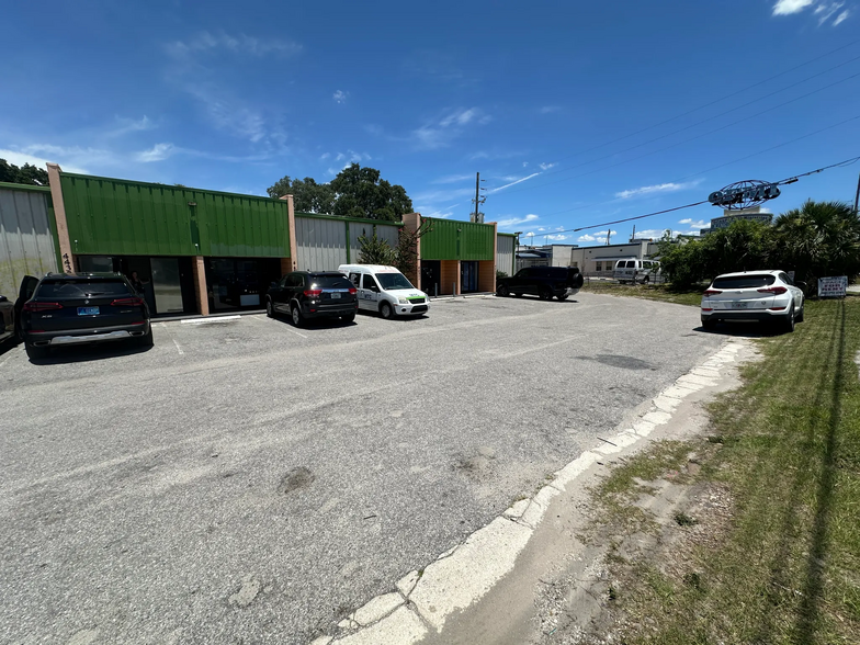 Primary Photo Of 4437-4451 Old Winter Garden Rd, Orlando Flex For Lease