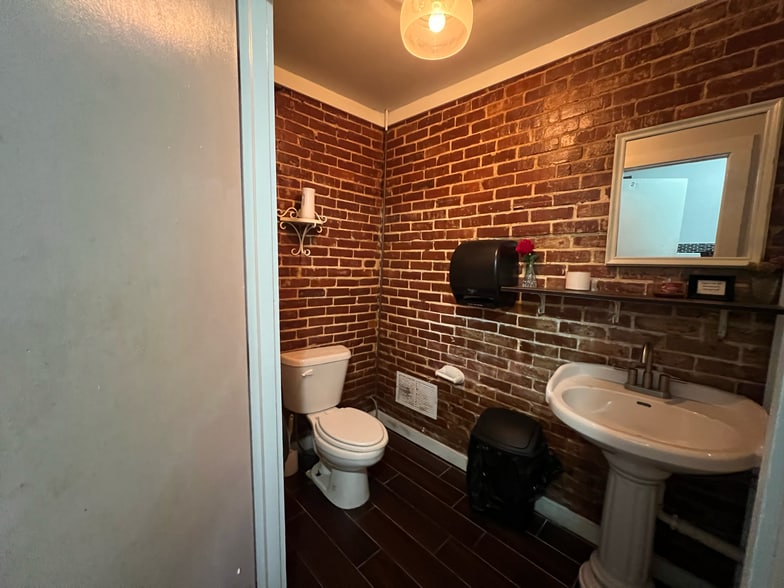 More Photos Of 821 W Broadway St, Muskogee Restaurant For Sale