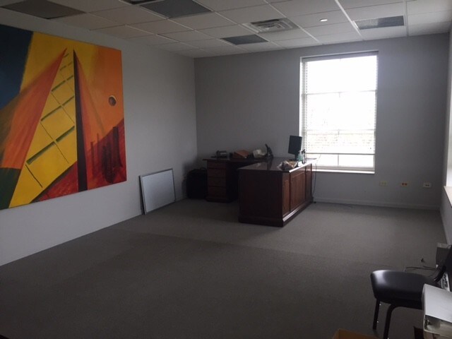 More Photos Of 480 Center St, Grayslake Bank For Lease