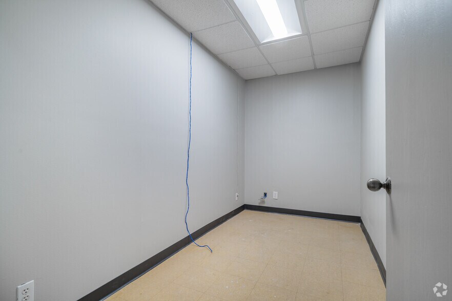 More Photos Of 12661-12679 Silicon Dr, San Antonio Light Distribution For Lease