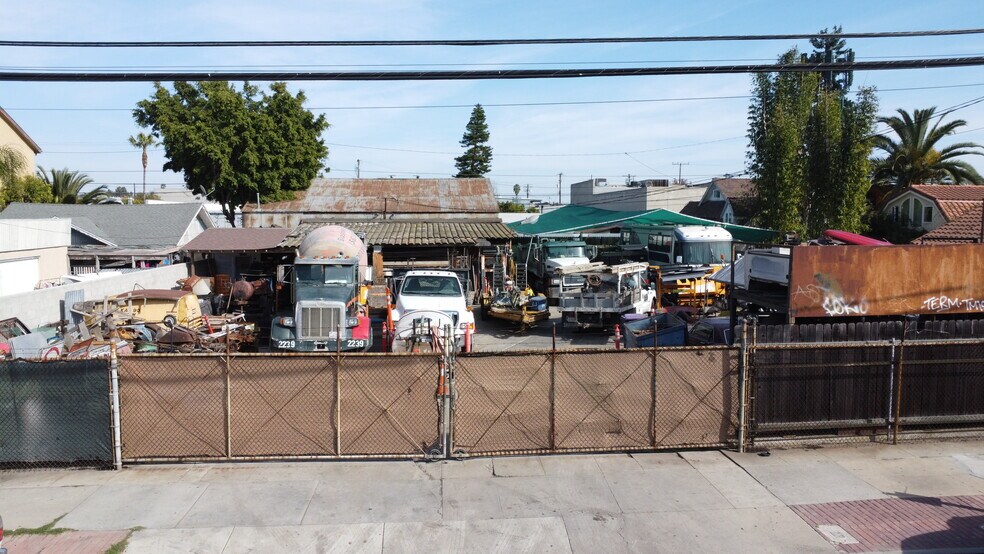 More Photos Of 1344 Temple Ave, Long Beach Service For Sale