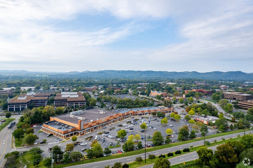 More Photos Of 101 Creekside Crossing, Brentwood Storefront For Lease