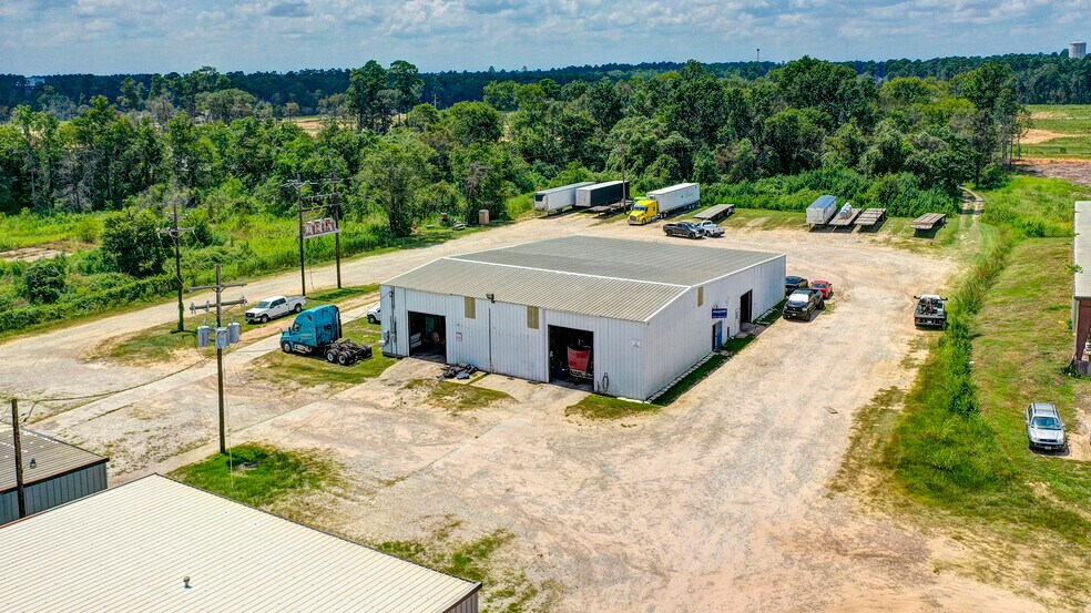 More Photos Of 11737 & 11739 Highway 75, Willis Warehouse For Lease