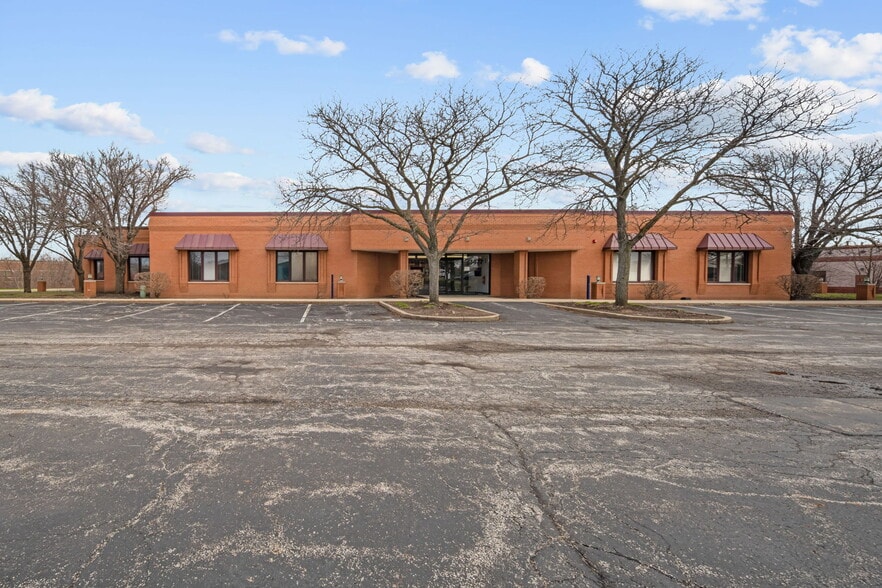 More Photos Of 1477 Barclay Blvd, Buffalo Grove Office For Sale