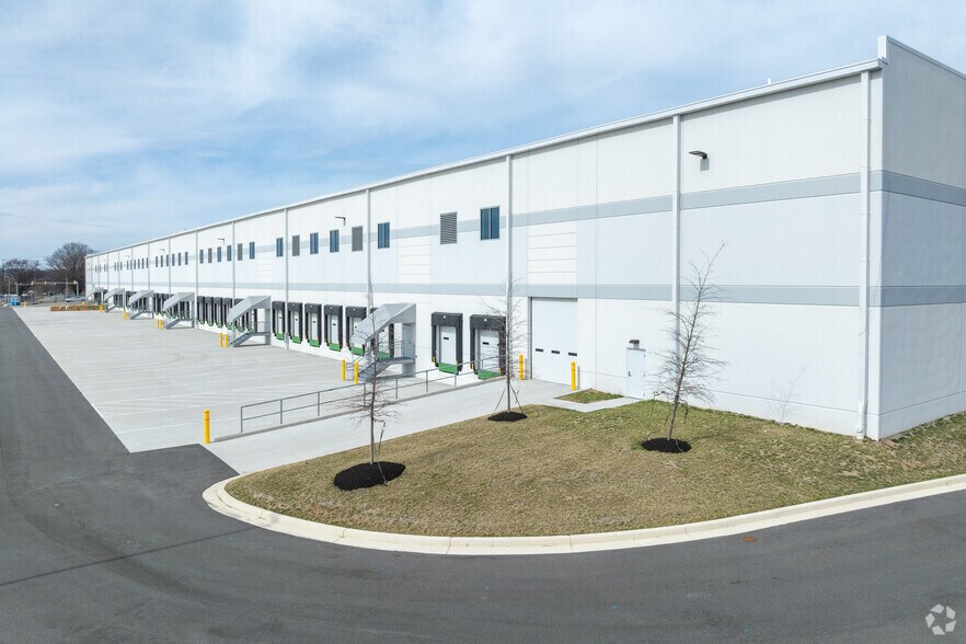 More Photos Of 6709 Pulaski Hwy, Rosedale Distribution For Lease