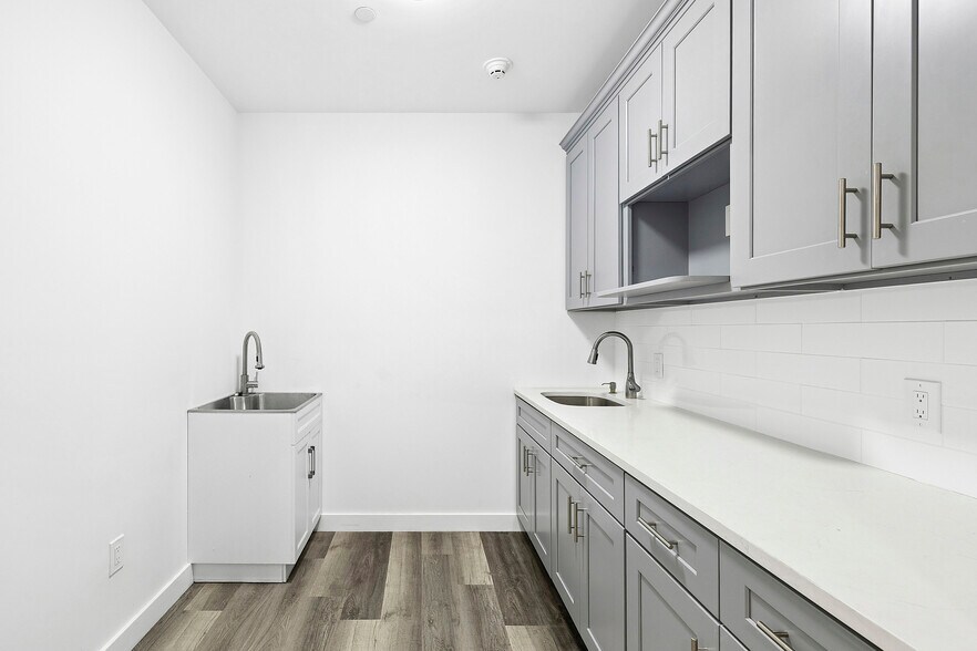 More Photos Of 533 Greenwich St, Hempstead Apartments For Sale