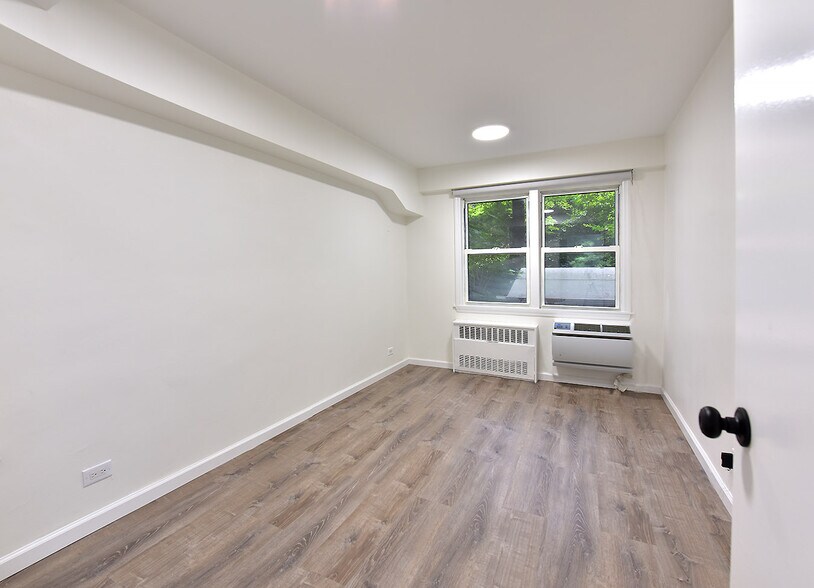 More Photos Of 150 E 37th St, New York Apartments For Lease