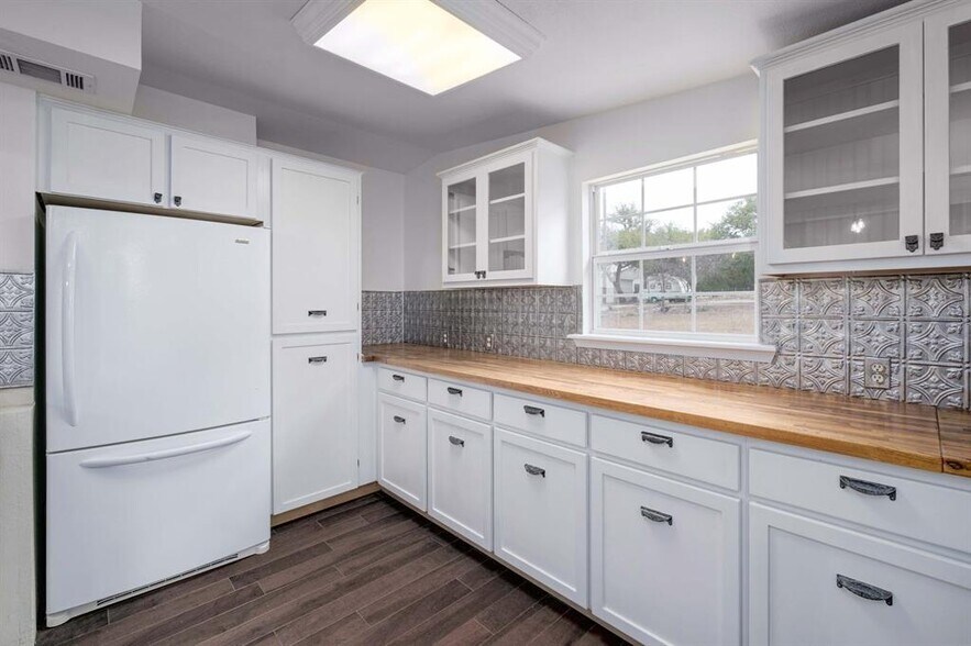 More Photos Of 22100 FM 150 W, Driftwood Office For Sale