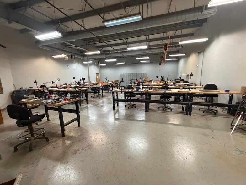 More Photos Of 5000 Harding Pl, Nashville Showroom For Lease
