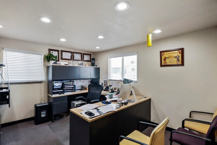 More Photos Of 8989 Elder Creek Rd, Sacramento Contractor Storage Yard For Sale