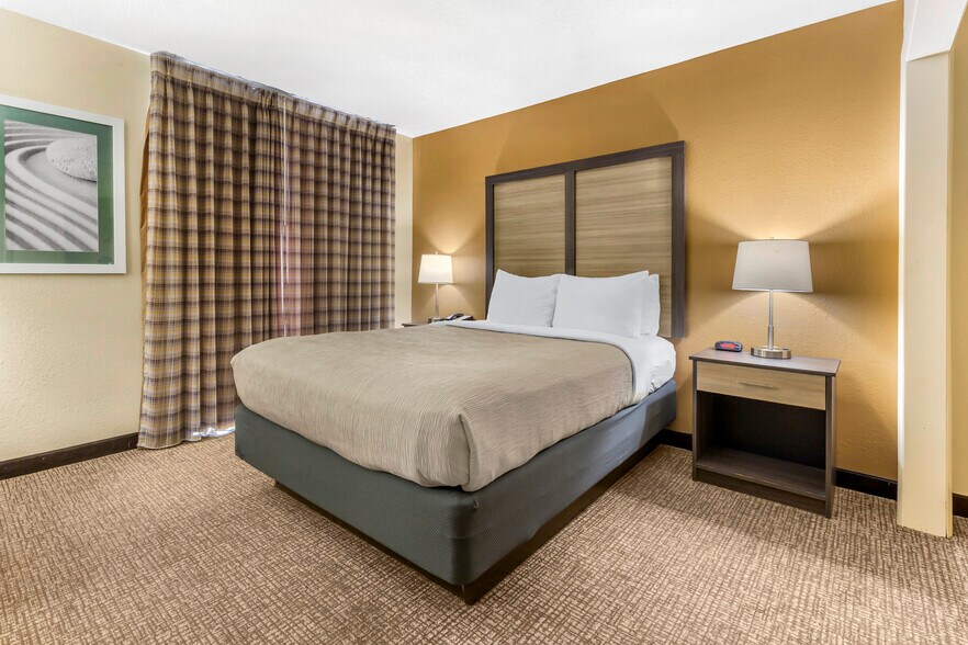 More Photos Of 115 Lake Ave, Spring Lake Hotel For Sale