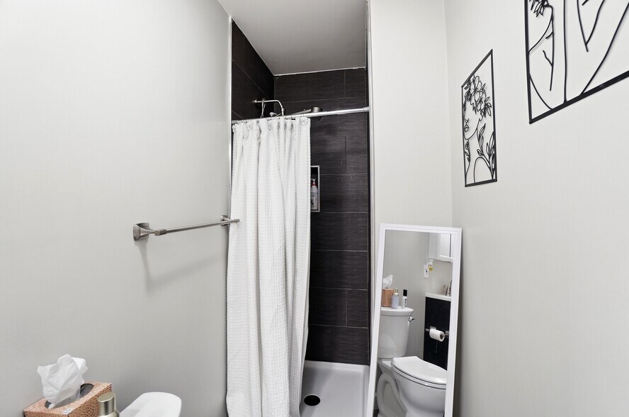 More Photos Of 2406 Auburn Ave, Cincinnati Office Residential For Sale