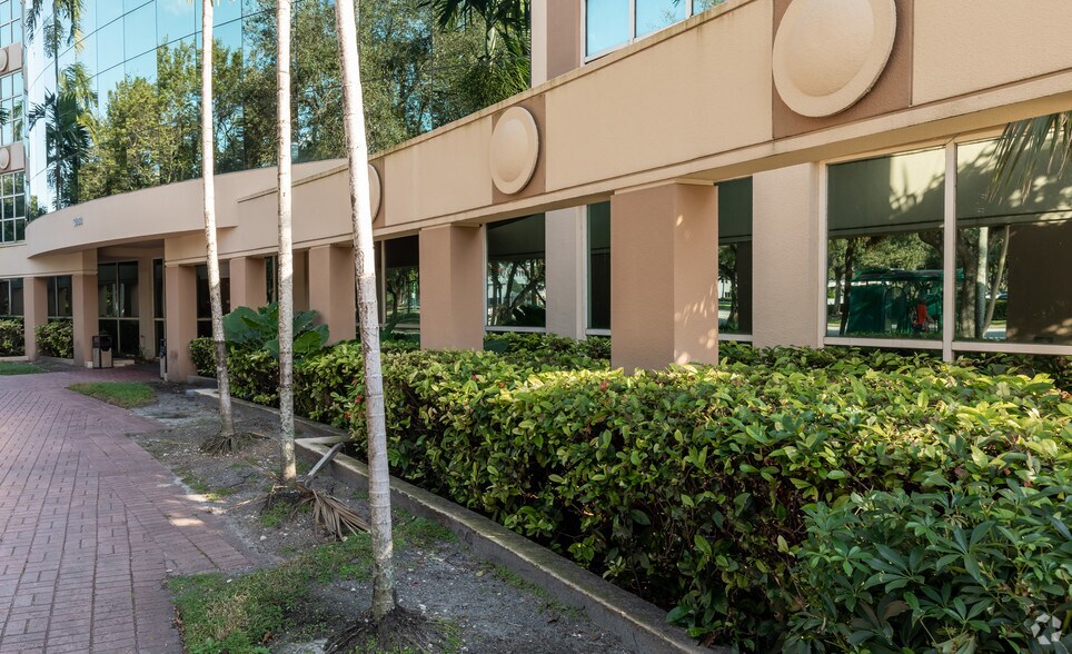 More Photos Of 3850 Hollywood Blvd, Hollywood Medical For Sale