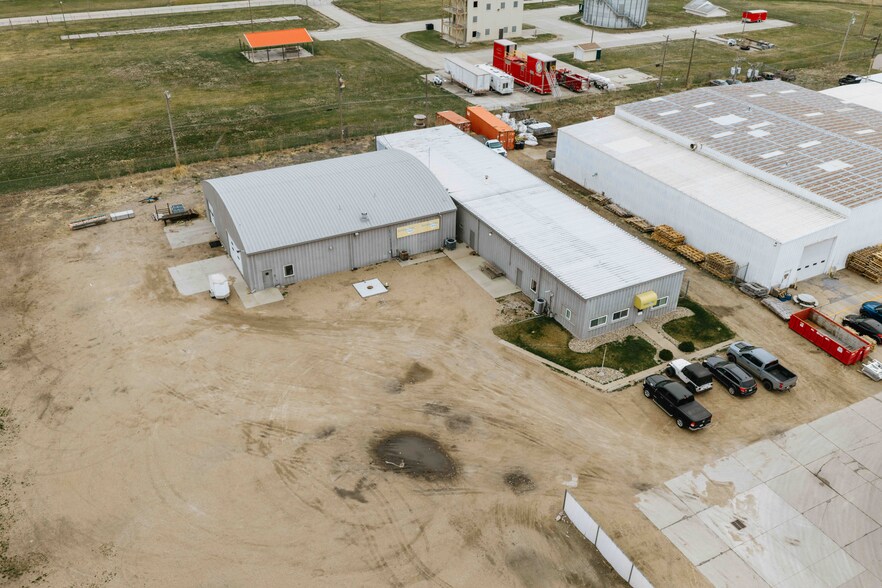 More Photos Of 2565 16th Ave, Columbus Light Manufacturing For Sale