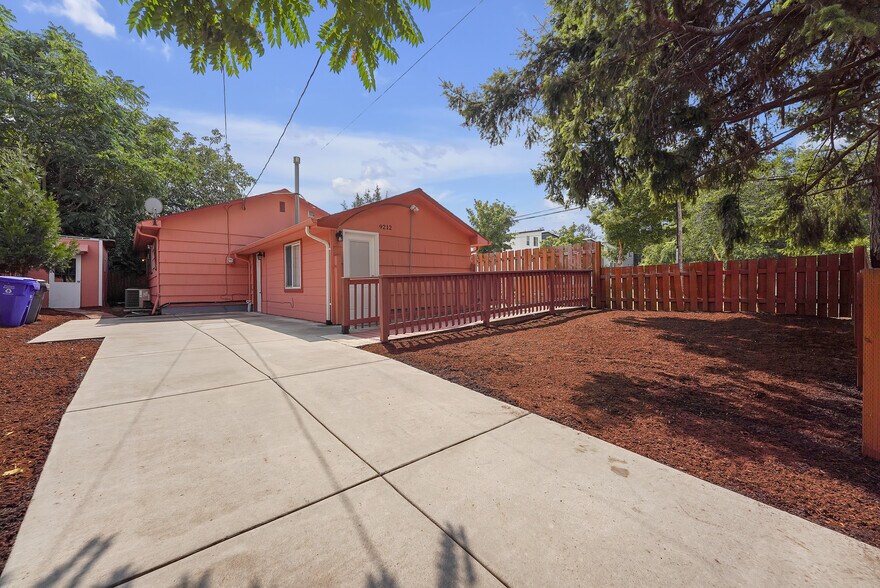 More Photos Of 9212 SE Bush St, Portland Specialty For Sale