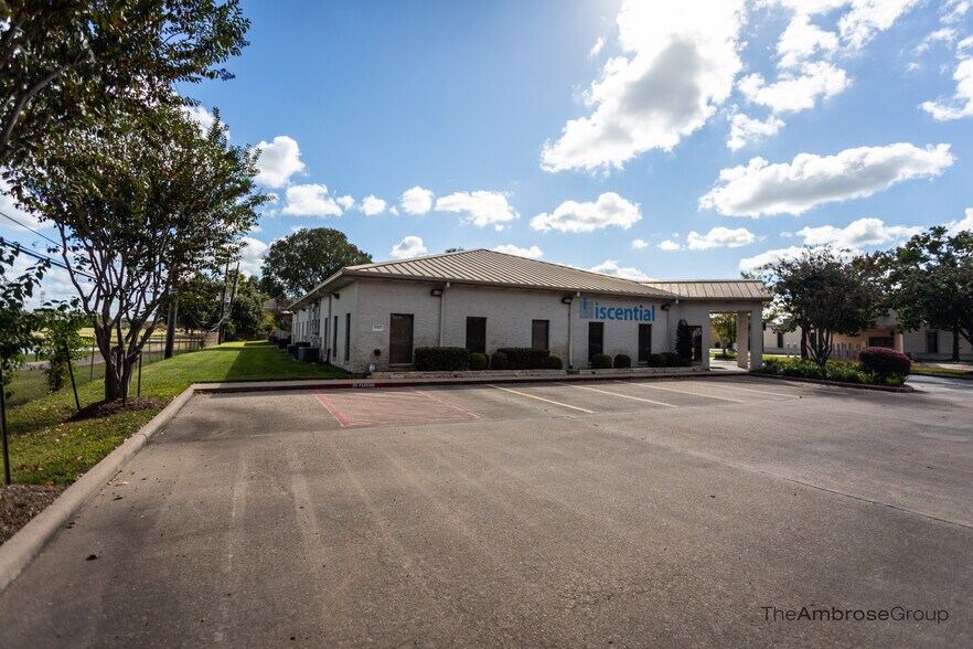 More Photos Of 8220 Jones Rd, Houston Office For Sale