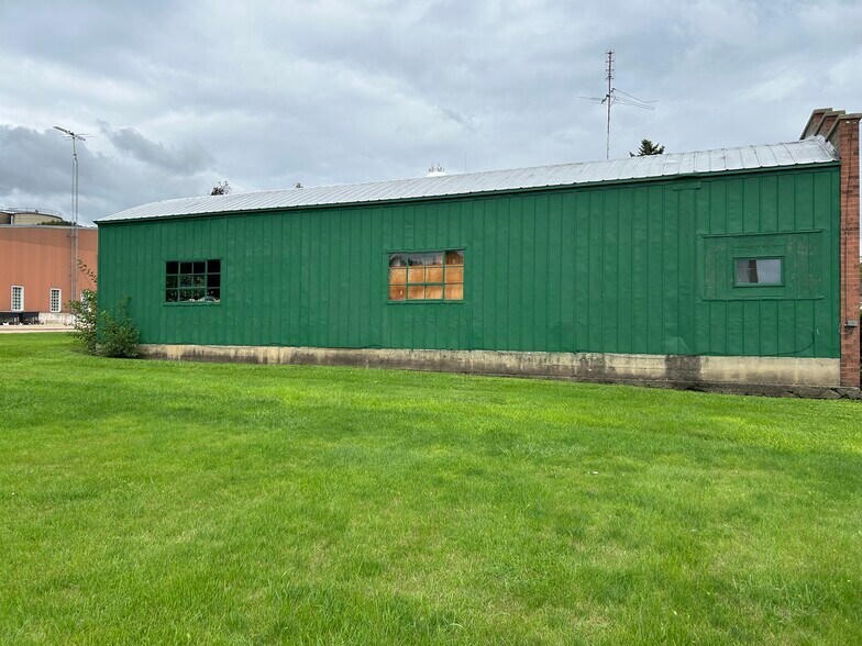 More Photos Of 405 W Barber Ave, Livingston Flex For Sale