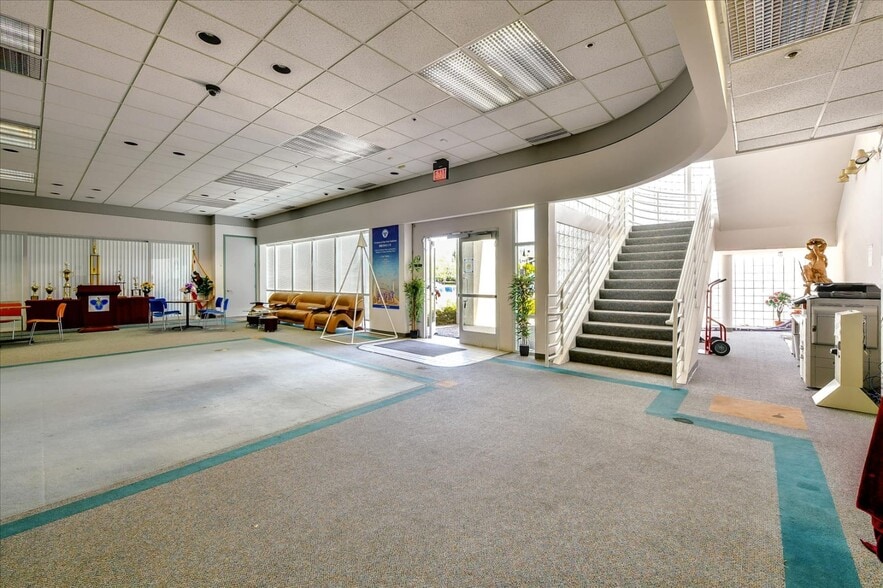 More Photos Of 595 Lawrence Expy, Sunnyvale Medical For Sale