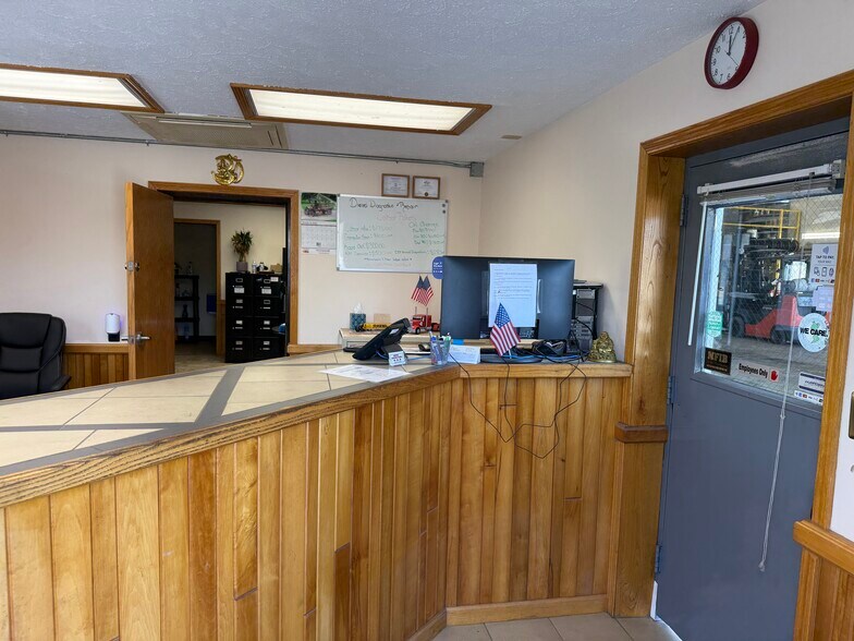 More Photos Of 4881 Pittsburgh Rd, Harrisville Light Distribution For Sale