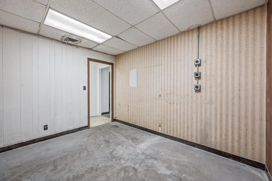 More Photos Of 3041 Gateway Dr, Pompano Beach Warehouse For Sale