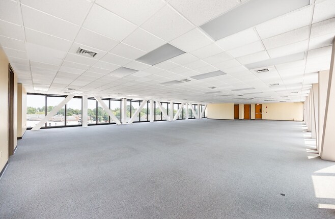 More Photos Of 1000 S Broadway, Highland Office For Lease