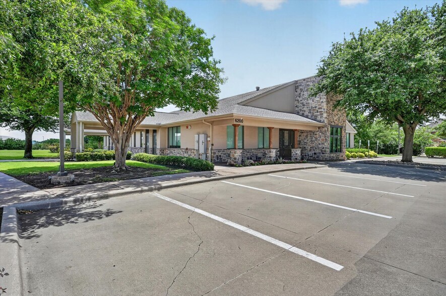 More Photos Of 6200 Stone Hill Farms Pky, Flower Mound Loft Creative Space For Lease