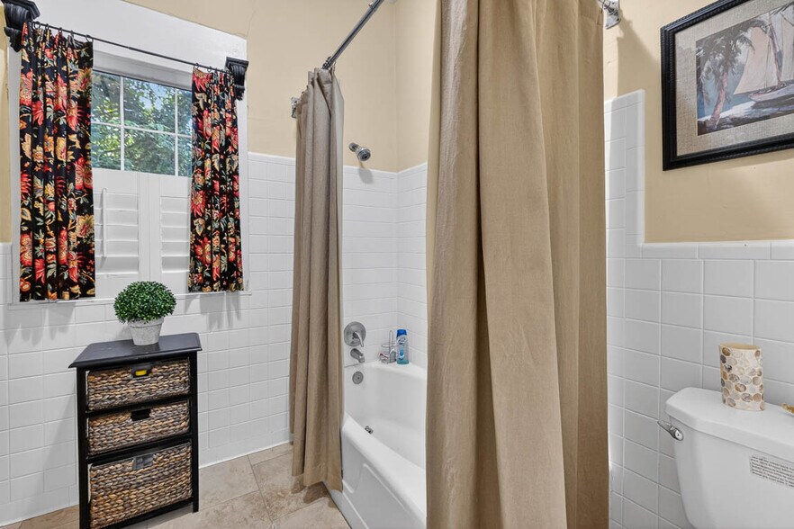 More Photos Of 1607 Norwich St, Brunswick Flex For Sale