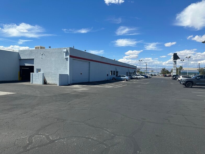 More Photos Of 3105 E Sahara Ave, Las Vegas Auto Repair For Lease