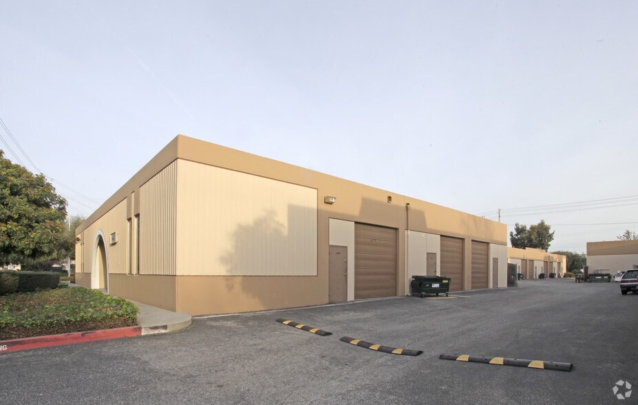 Primary Photo Of 3639-3697 Enochs St, Santa Clara Warehouse For Lease