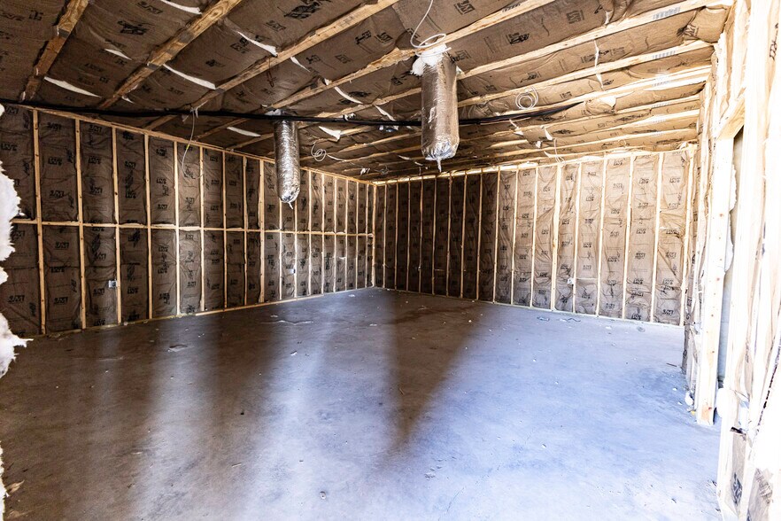 More Photos Of 3023 E C 48, Center Hill Warehouse For Sale